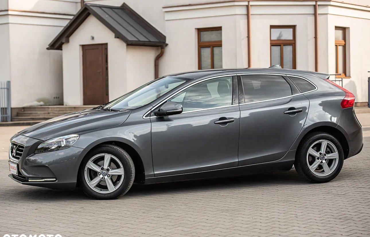 Volvo V40 cena 36900 przebieg: 233244, rok produkcji 2013 z Szczucin małe 436